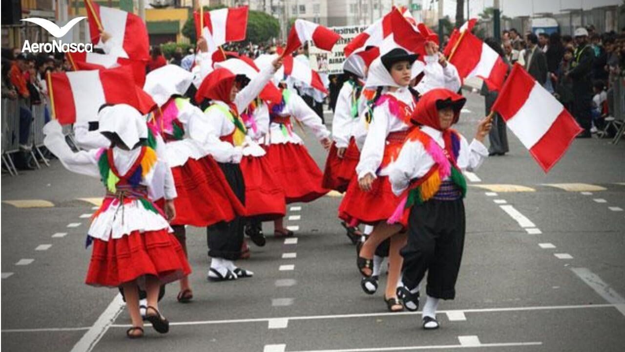 Desfiles escolares en Perú por las Fiestas Patrias